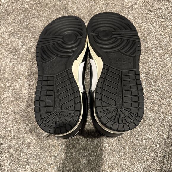 Nike Dunk Low Vintage Panda Women’s Size 10 - Picture 6 of 6